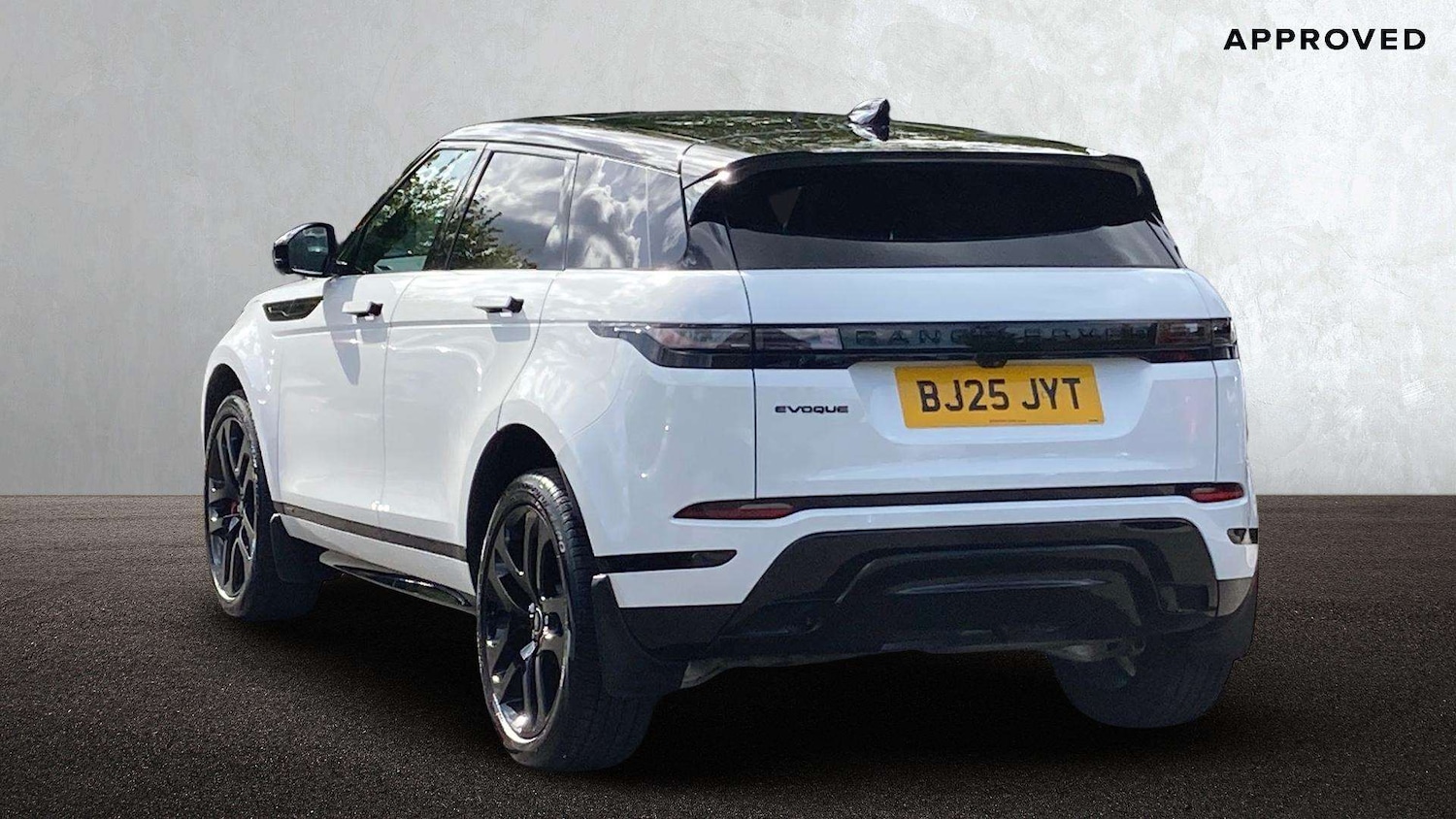 Used Land Rover Range Rover Evoque 2025 for sale - 76460636: Photo 2
