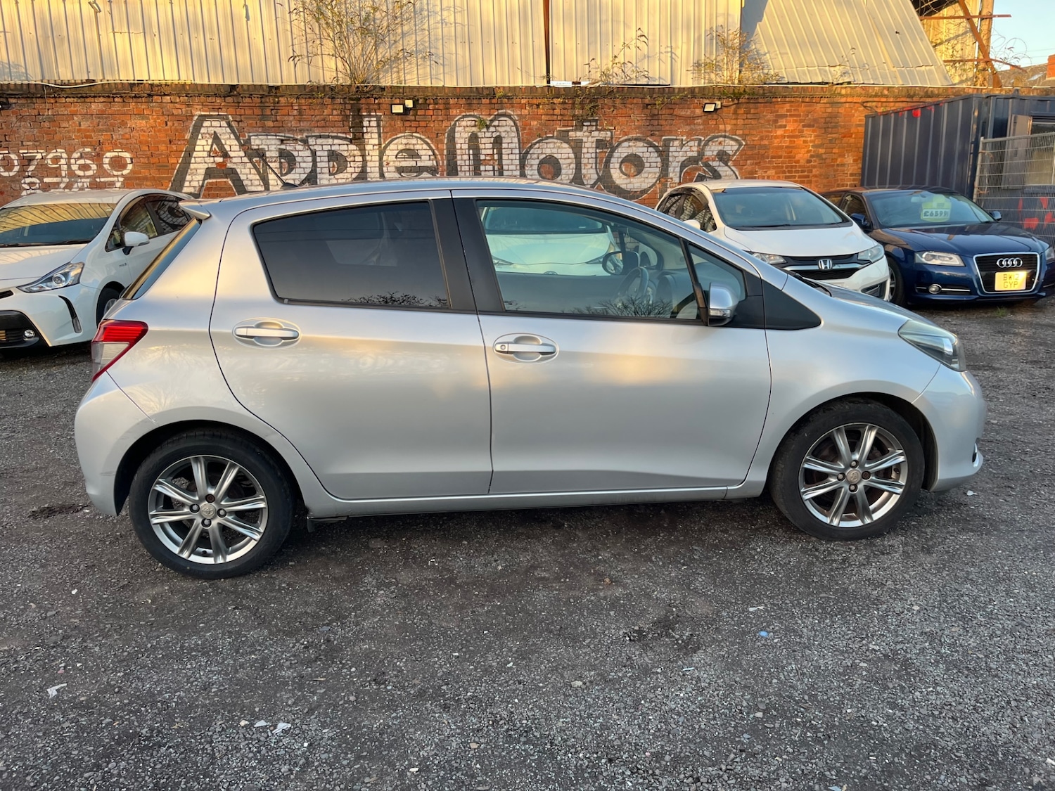 Used Toyota Yaris 2012 for sale - 76588377: Photo 15