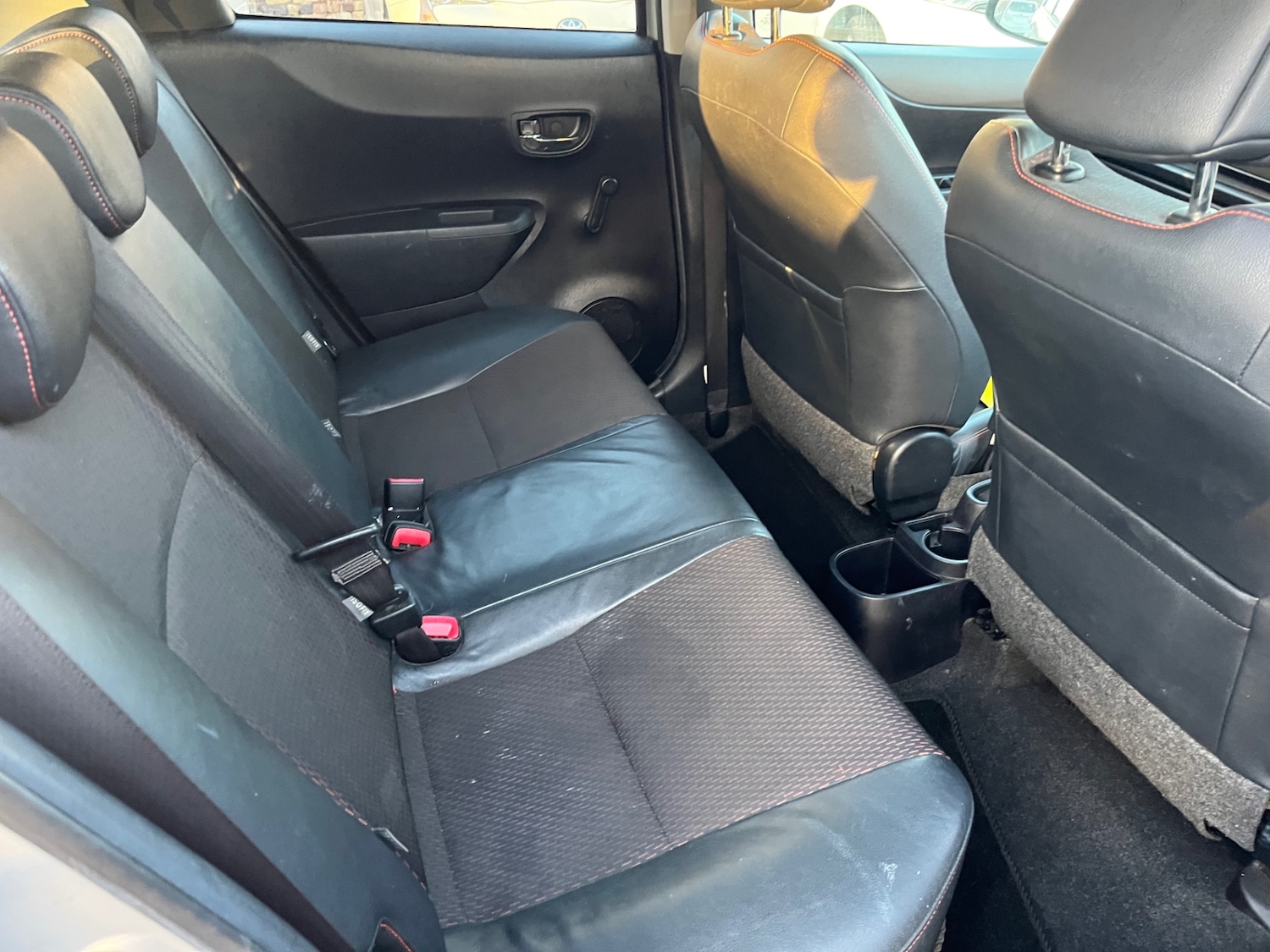 Used Toyota Yaris 2012 for sale - 76588377: Photo 23