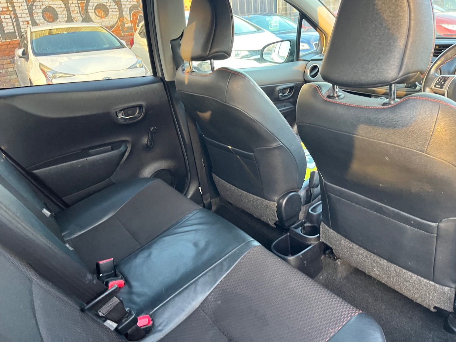 Used Toyota Yaris 2012 for sale - 76588377: Photo 25