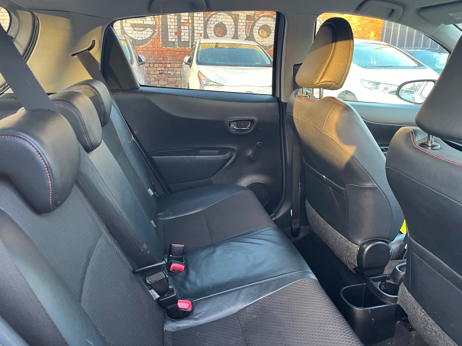 Used Toyota Yaris 2012 for sale - 76588377: Photo 26