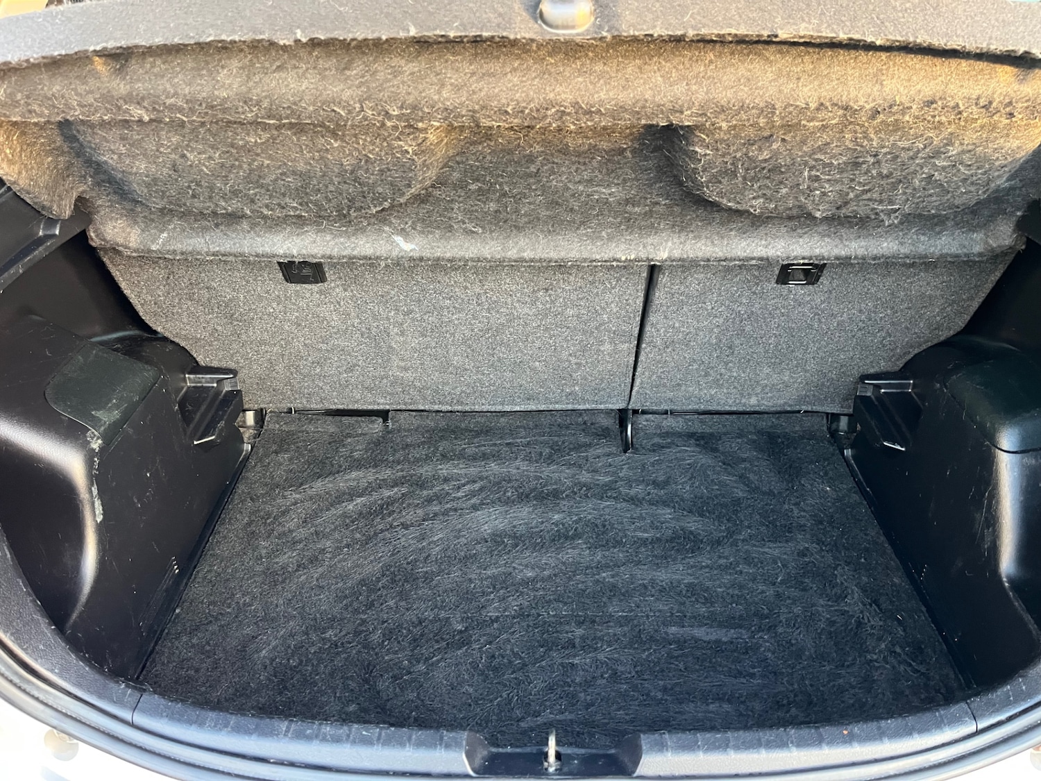 Used Toyota Yaris 2012 for sale - 76588377: Photo 27