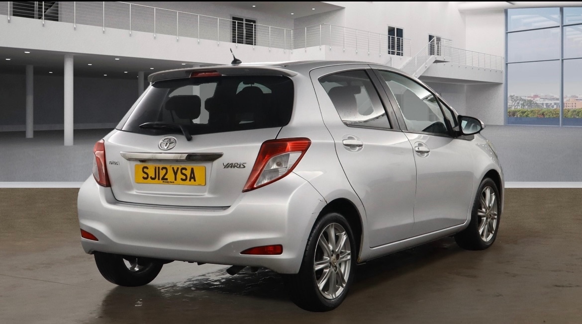 Used Toyota Yaris 2012 for sale - 76588377: Photo 4