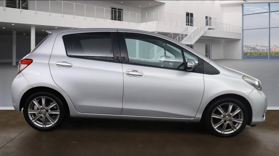Used Toyota Yaris 2012 for sale - 76588377: Photo 5
