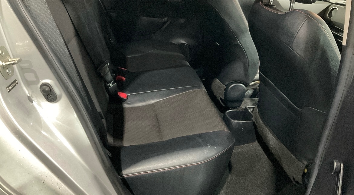 Used Toyota Yaris 2012 for sale - 76588377: Photo 8