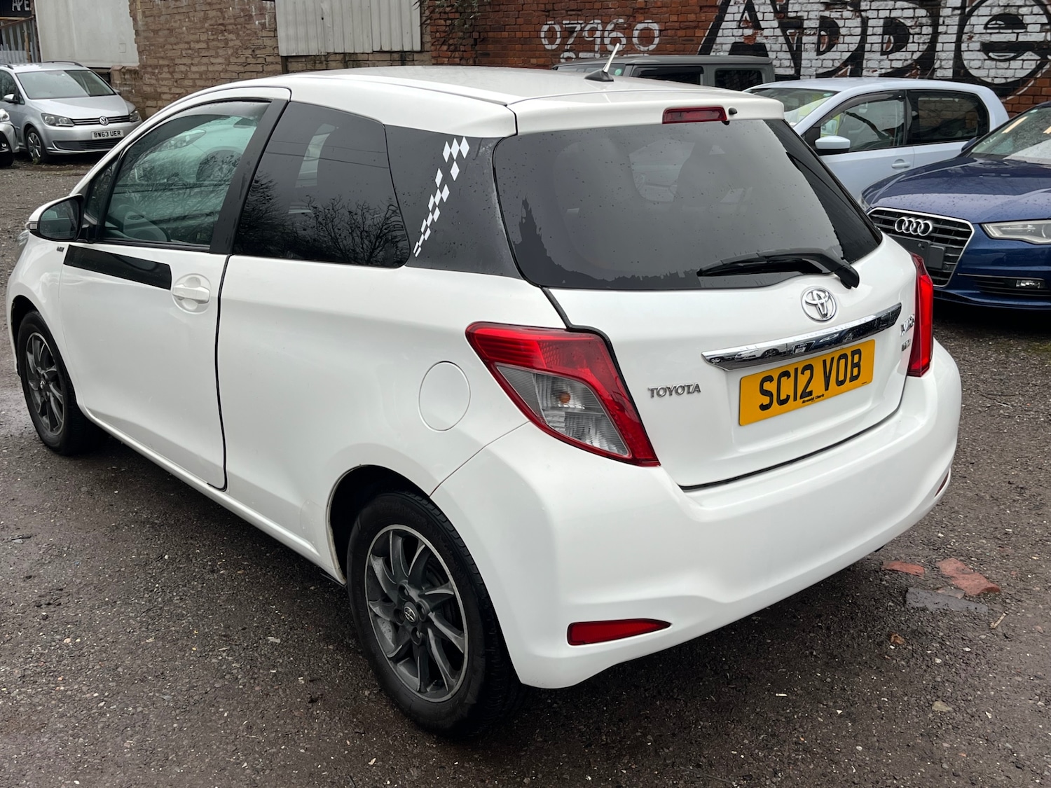 Used Toyota Yaris 2012 for sale - 77337261: Photo 12