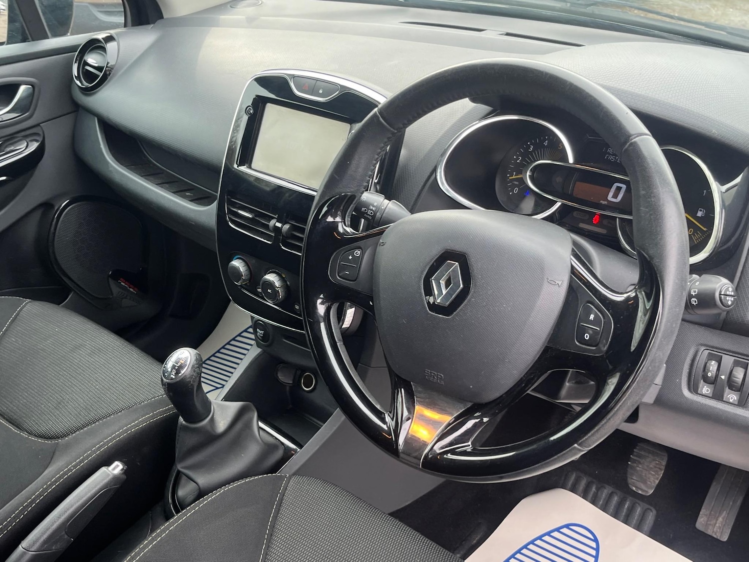 Used Renault Clio 2014 for sale - 76408650: Photo 29