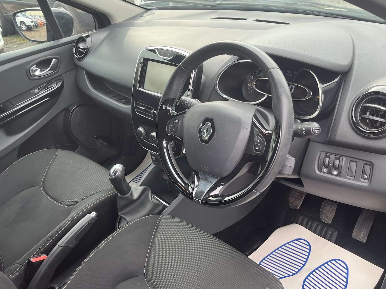 Used Renault Clio 2014 for sale - 76589182: Photo 25