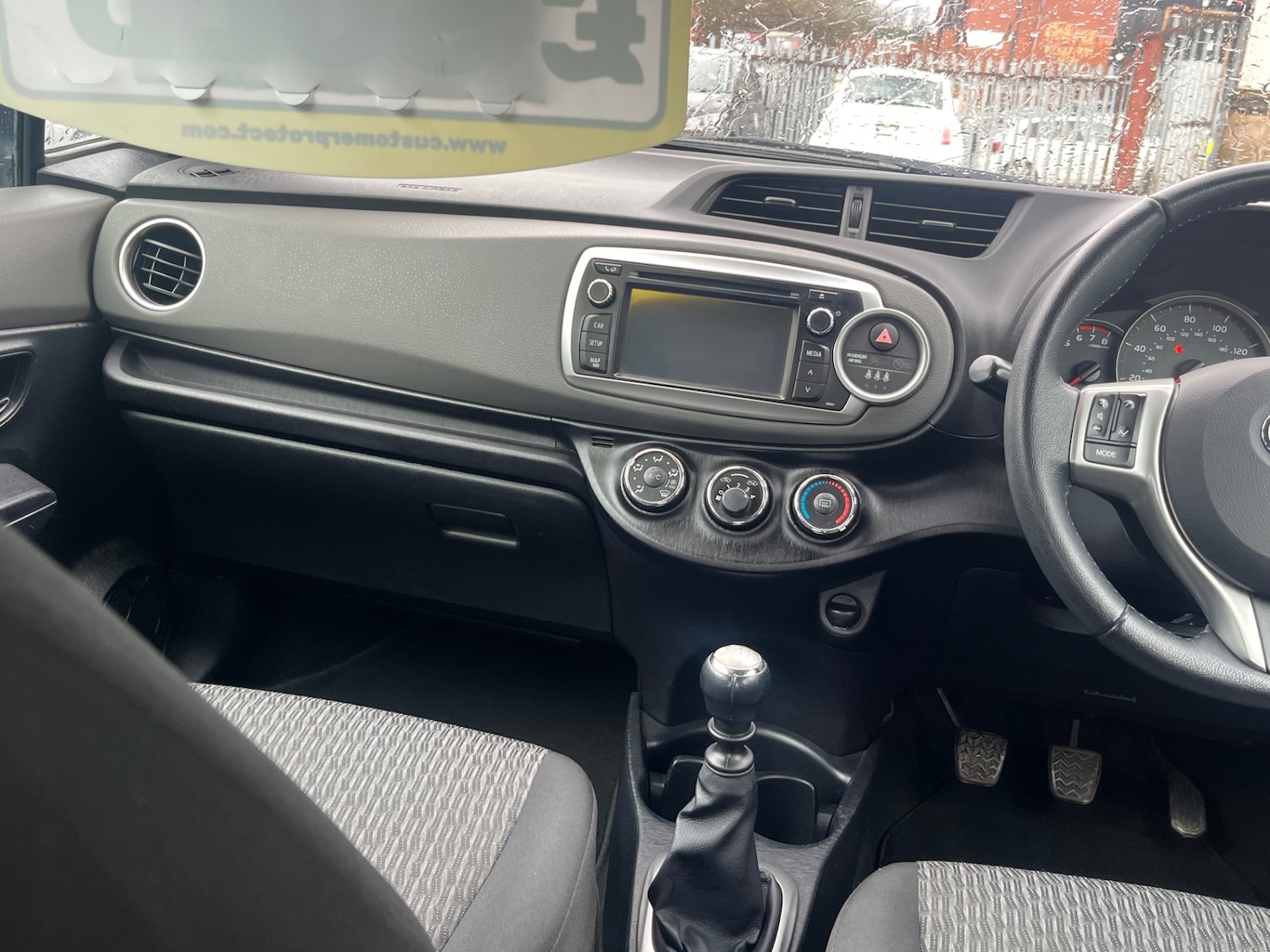 Used Toyota Yaris 2013 for sale - 77475118: Photo 25