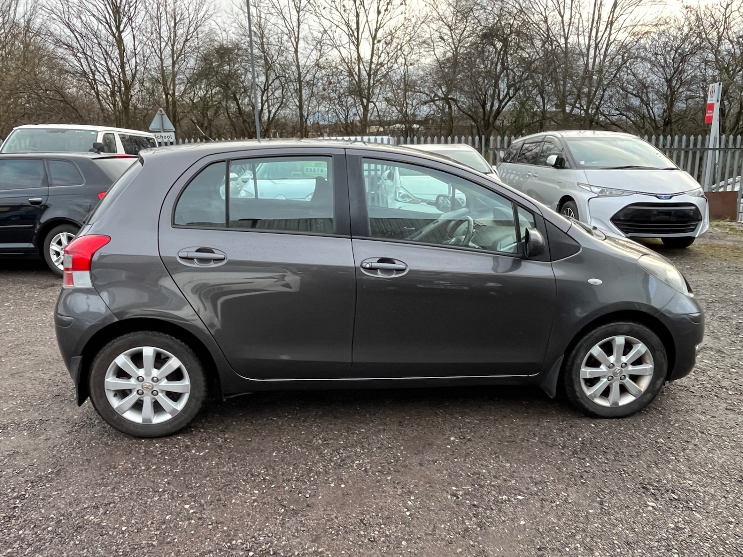 Used Toyota Yaris 2011 for sale - 77196717: Photo 12