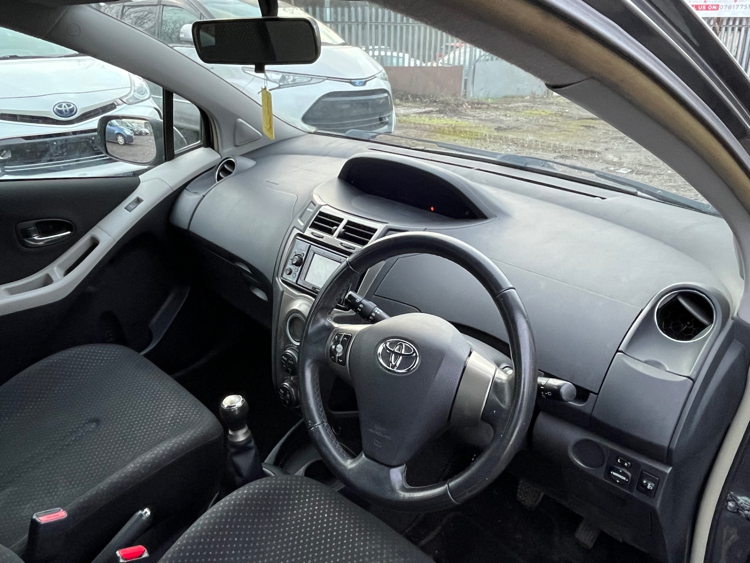 Used Toyota Yaris 2011 for sale - 77196717: Photo 18