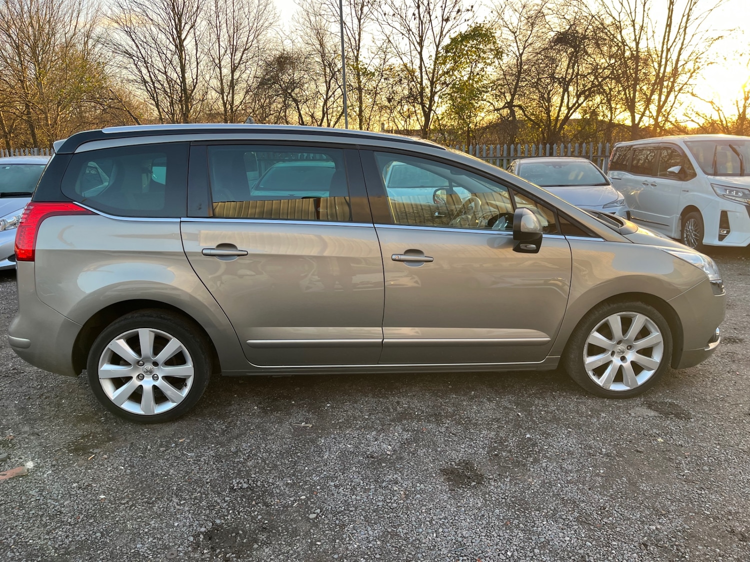 Used Peugeot 5008 2012 for sale - 76605396: Photo 15