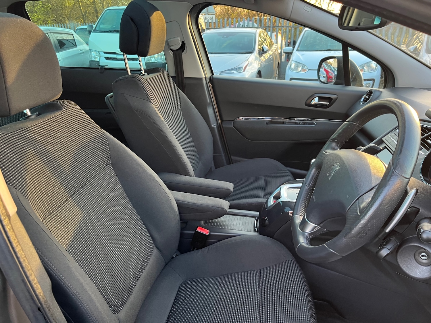 Used Peugeot 5008 2012 for sale - 76605396: Photo 17