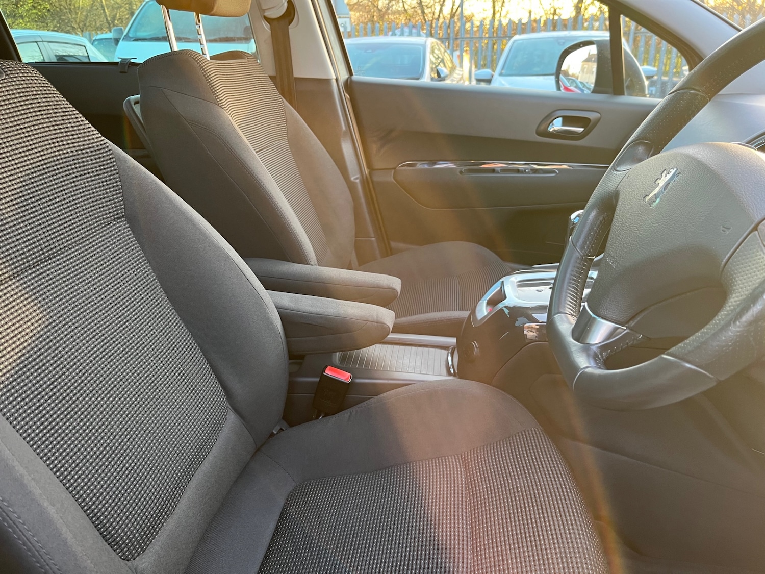 Used Peugeot 5008 2012 for sale - 76605396: Photo 24