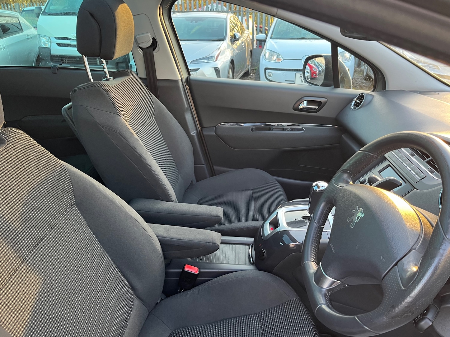 Used Peugeot 5008 2012 for sale - 76605396: Photo 25