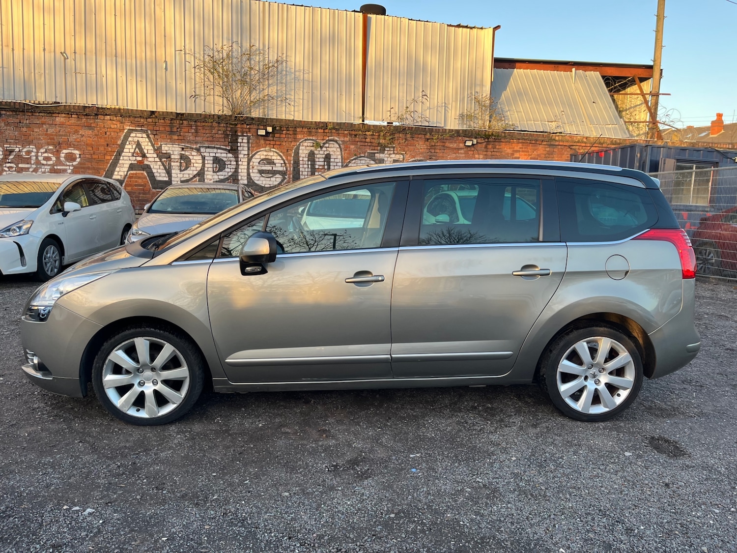 Used Peugeot 5008 2012 for sale - 76605396: Photo 8