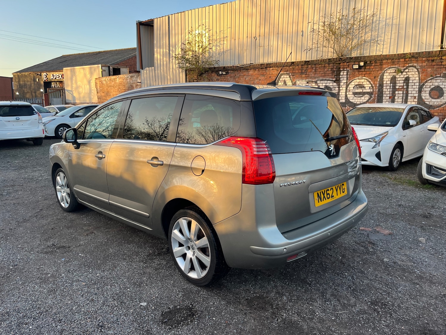 Used Peugeot 5008 2012 for sale - 76605396: Photo 9