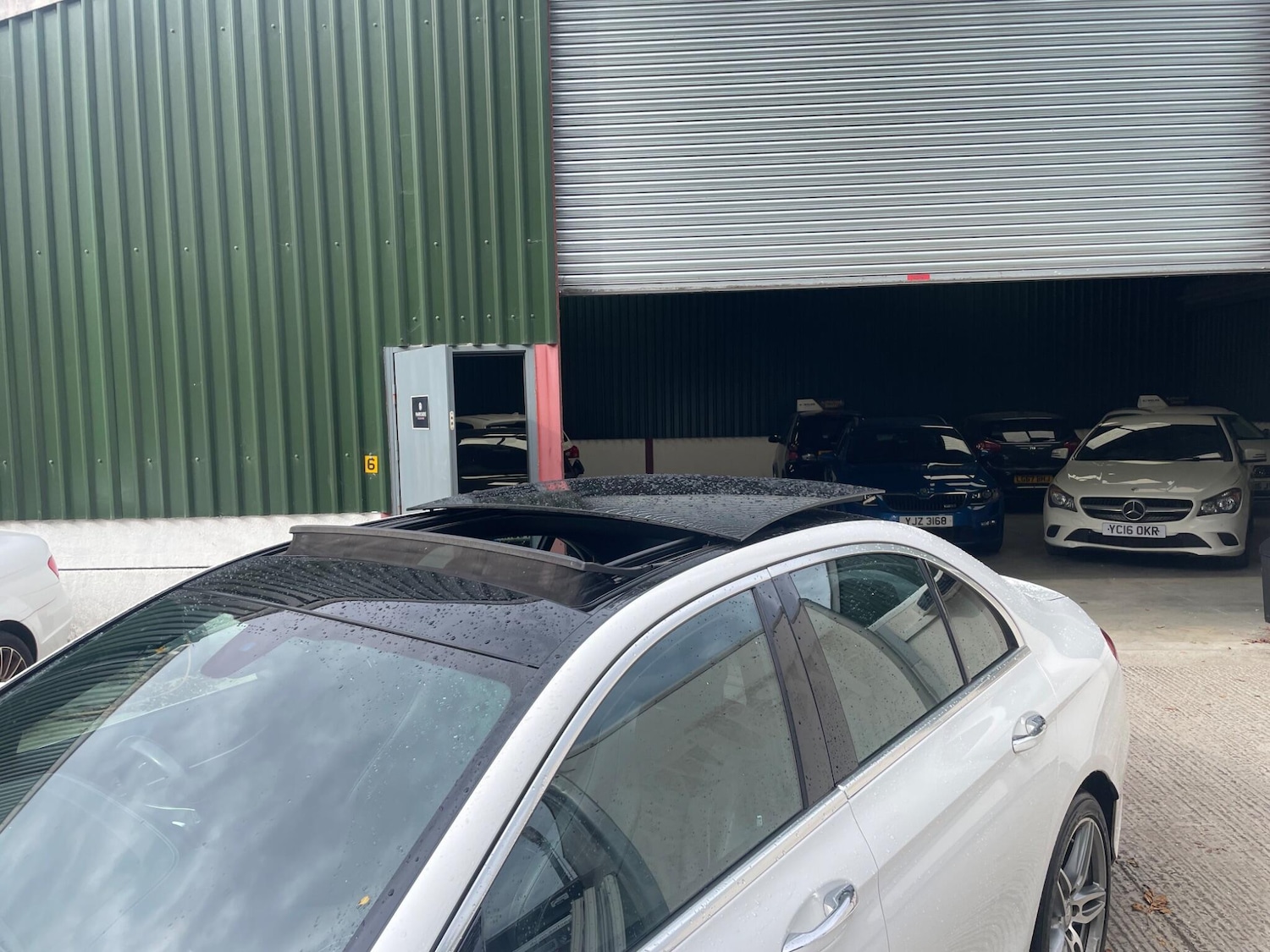 Used Mercedes-Benz E Class 2016 for sale - 76989809: Photo 2