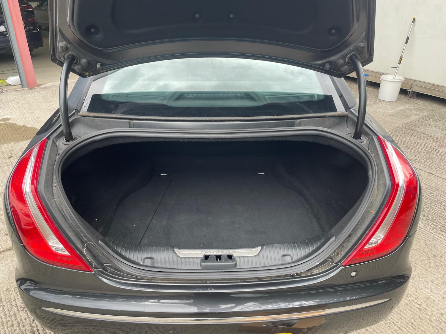 Used Jaguar XJ 2014 for sale - 76634177: Photo 17