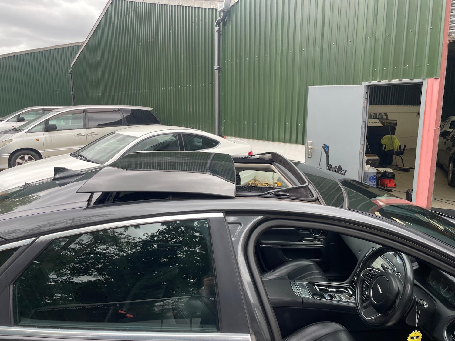 Used Jaguar XJ 2014 for sale - 76634177: Photo 2