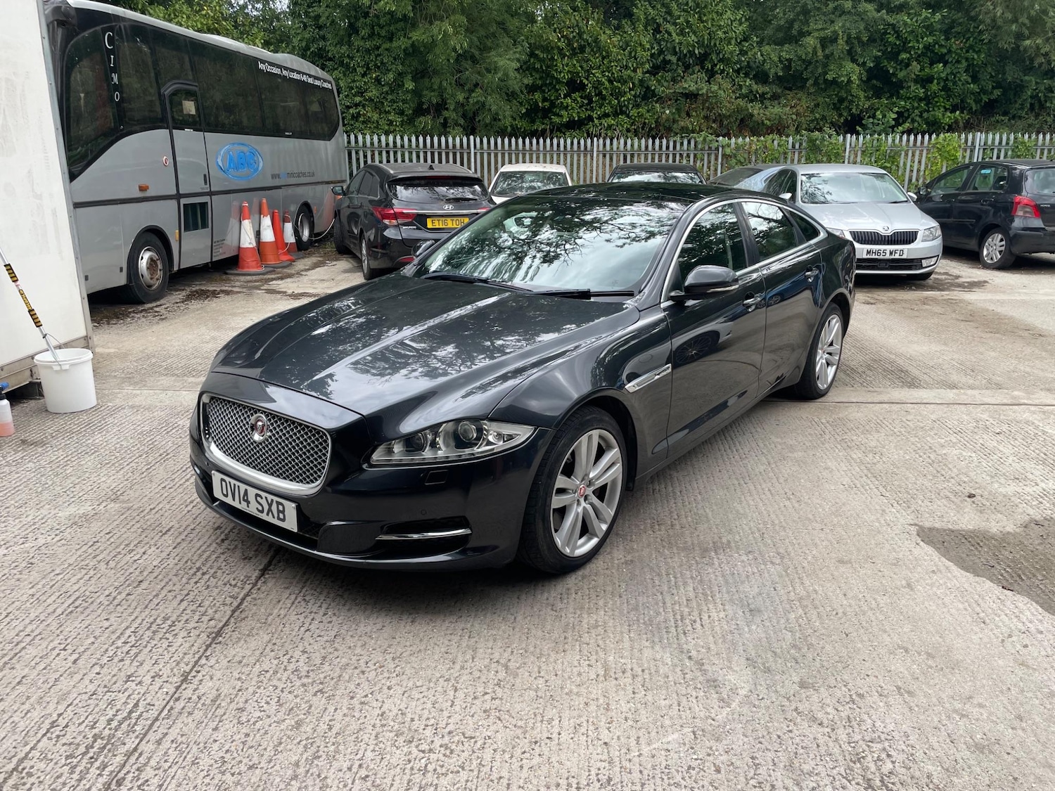 Used Jaguar XJ 2014 for sale - 76634177: Photo 3