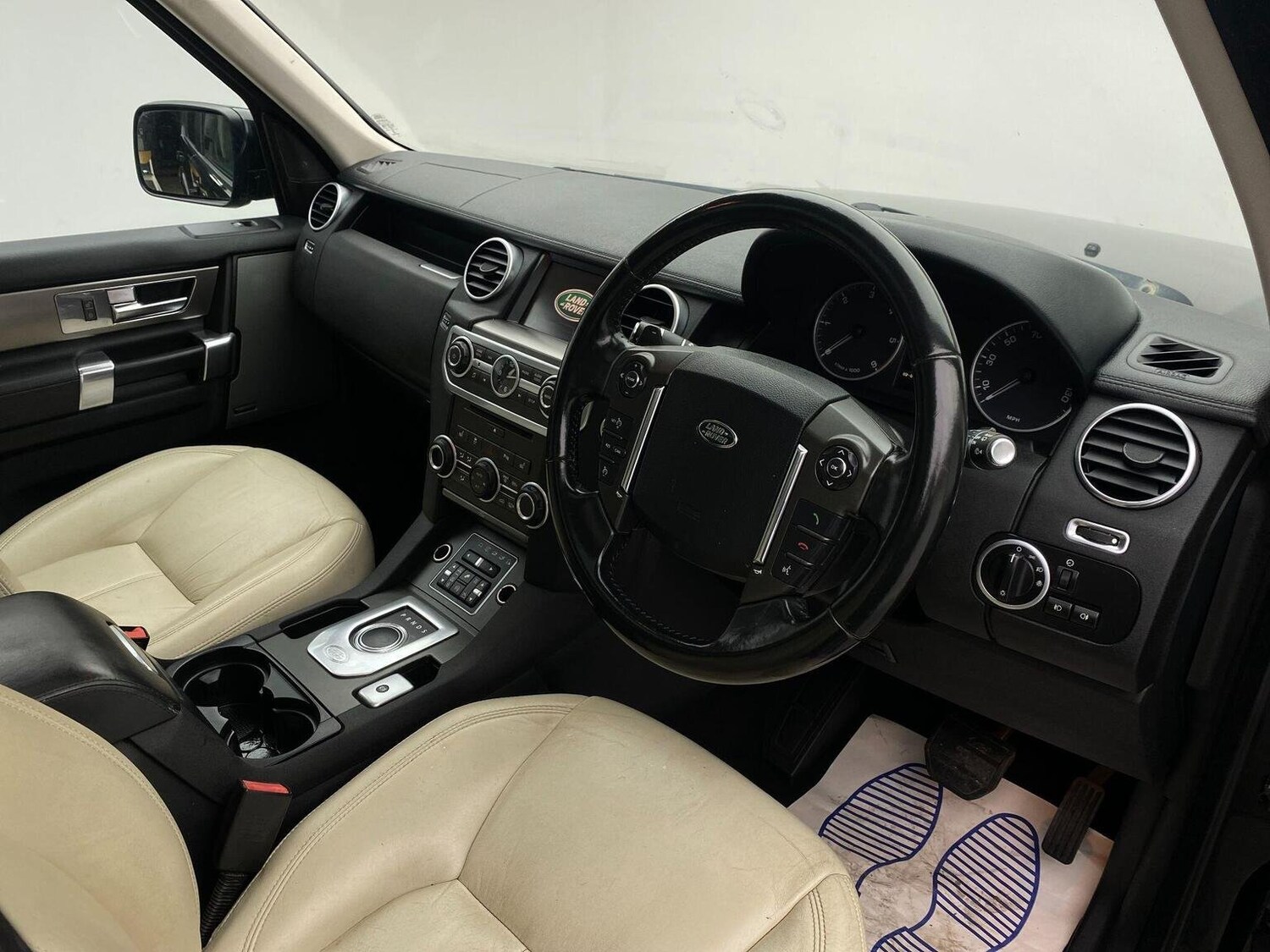 Used Land Rover Discovery 4 2015 for sale - 76744159: Photo 24