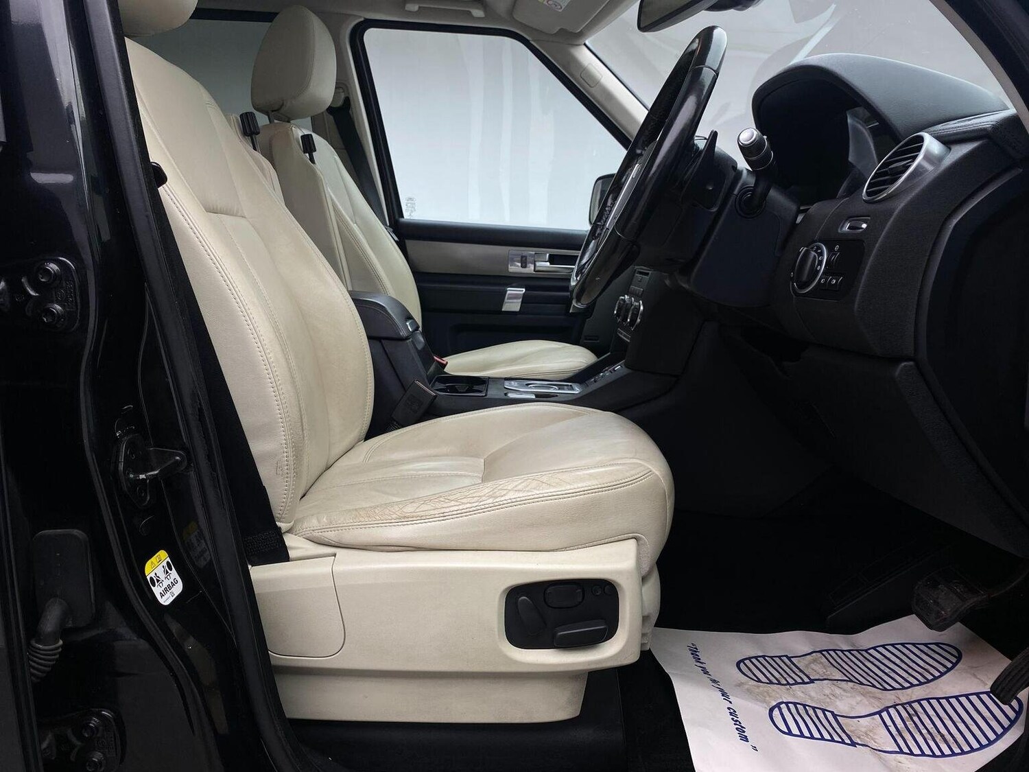 Used Land Rover Discovery 4 2015 for sale - 76744159: Photo 30