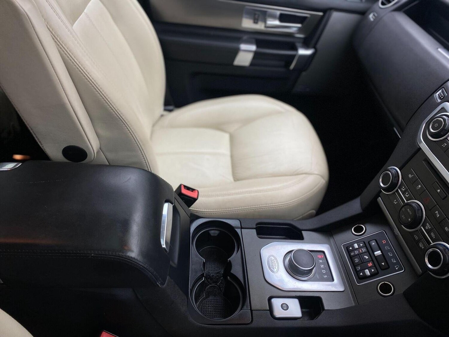 Used Land Rover Discovery 4 2015 for sale - 76744159: Photo 32