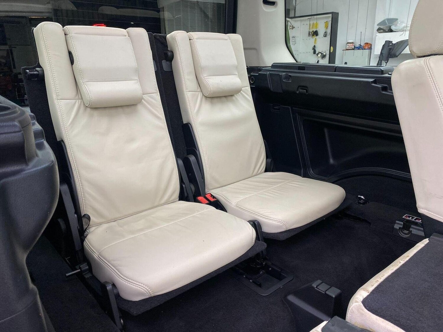 Used Land Rover Discovery 4 2015 for sale - 76744159: Photo 37