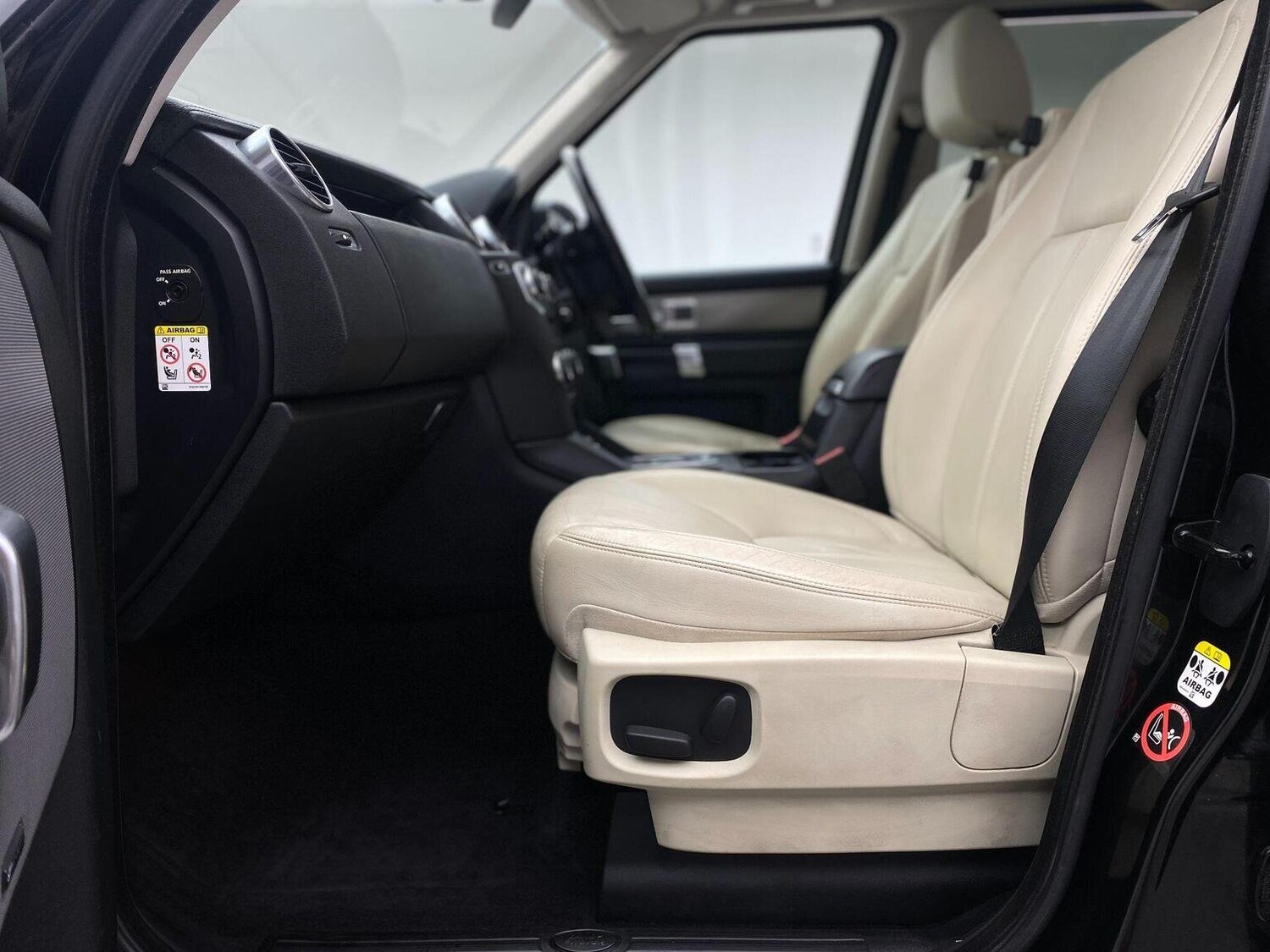 Used Land Rover Discovery 4 2015 for sale - 76744159: Photo 61