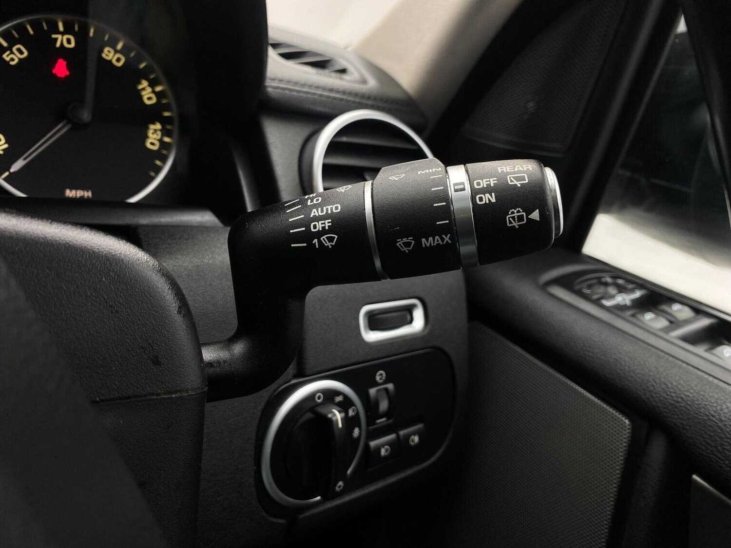 Used Land Rover Discovery 4 2015 for sale - 76744159: Photo 74