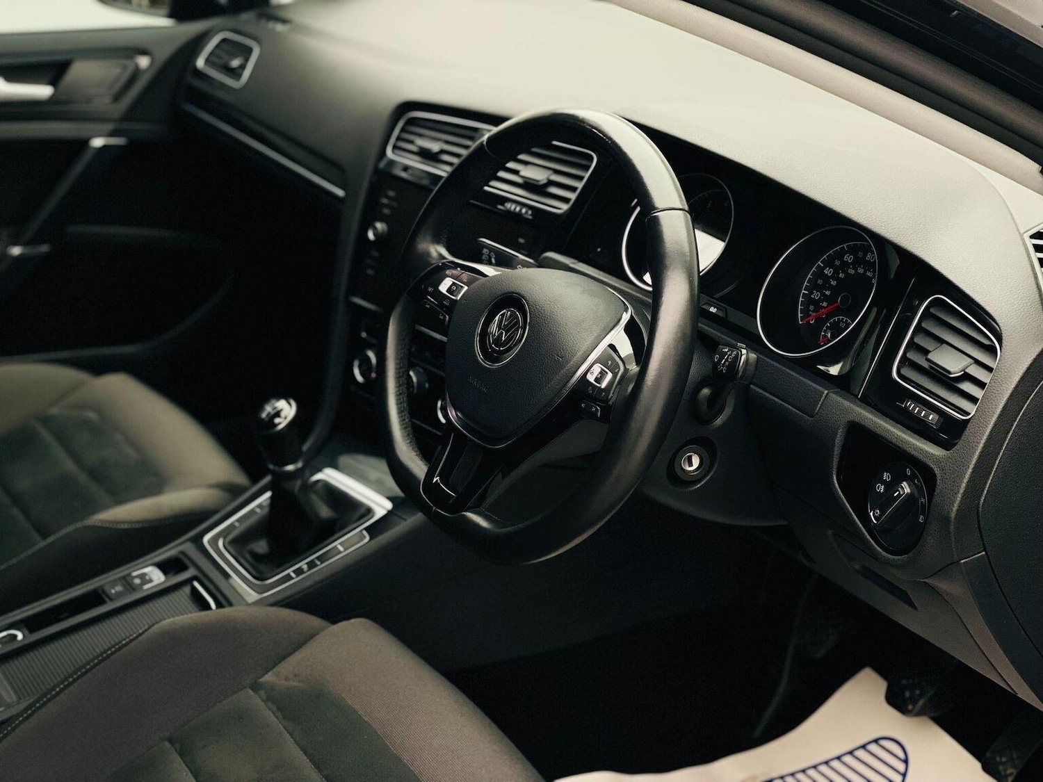 Used Volkswagen Golf 2017 for sale - 76744160: Photo 2