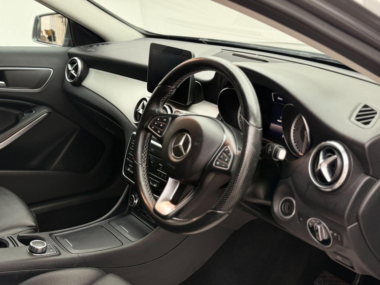 Used Mercedes-Benz GLA 2016 for sale - 76794698: Photo 2