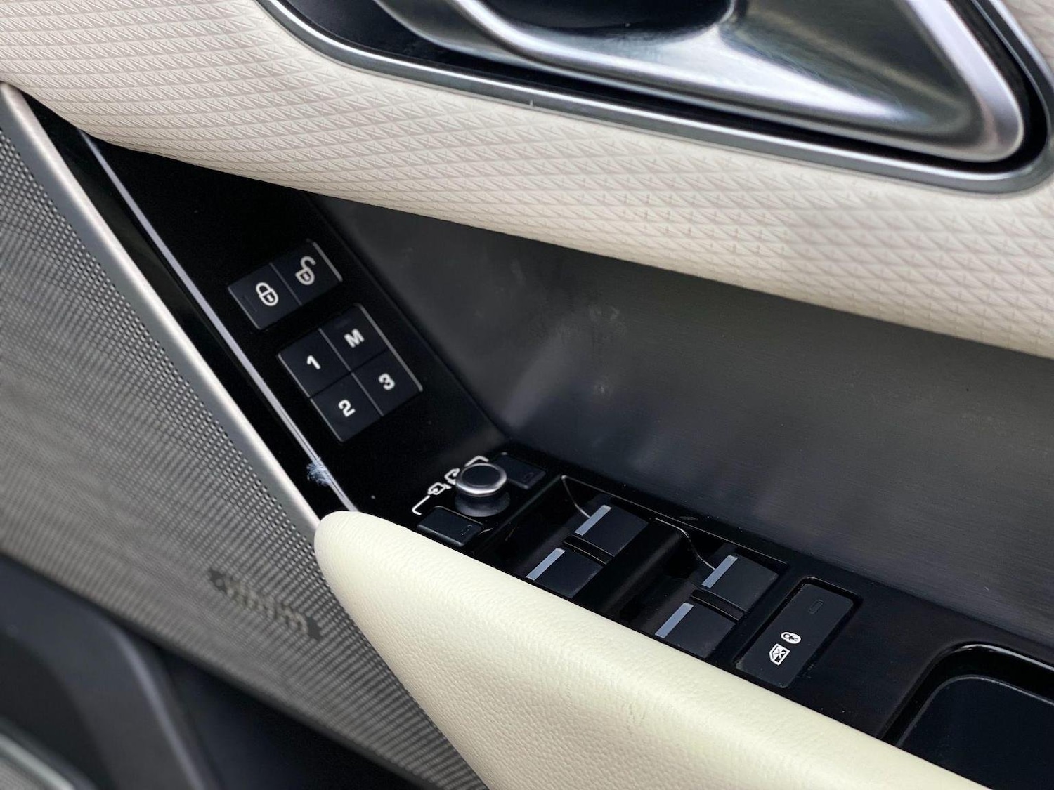 Used Land Rover Range Rover Velar 2020 for sale - 76794546: Photo 35