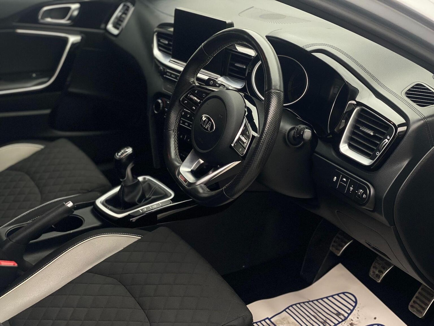 Used Kia Ceed 2019 for sale - 76744156: Photo 2