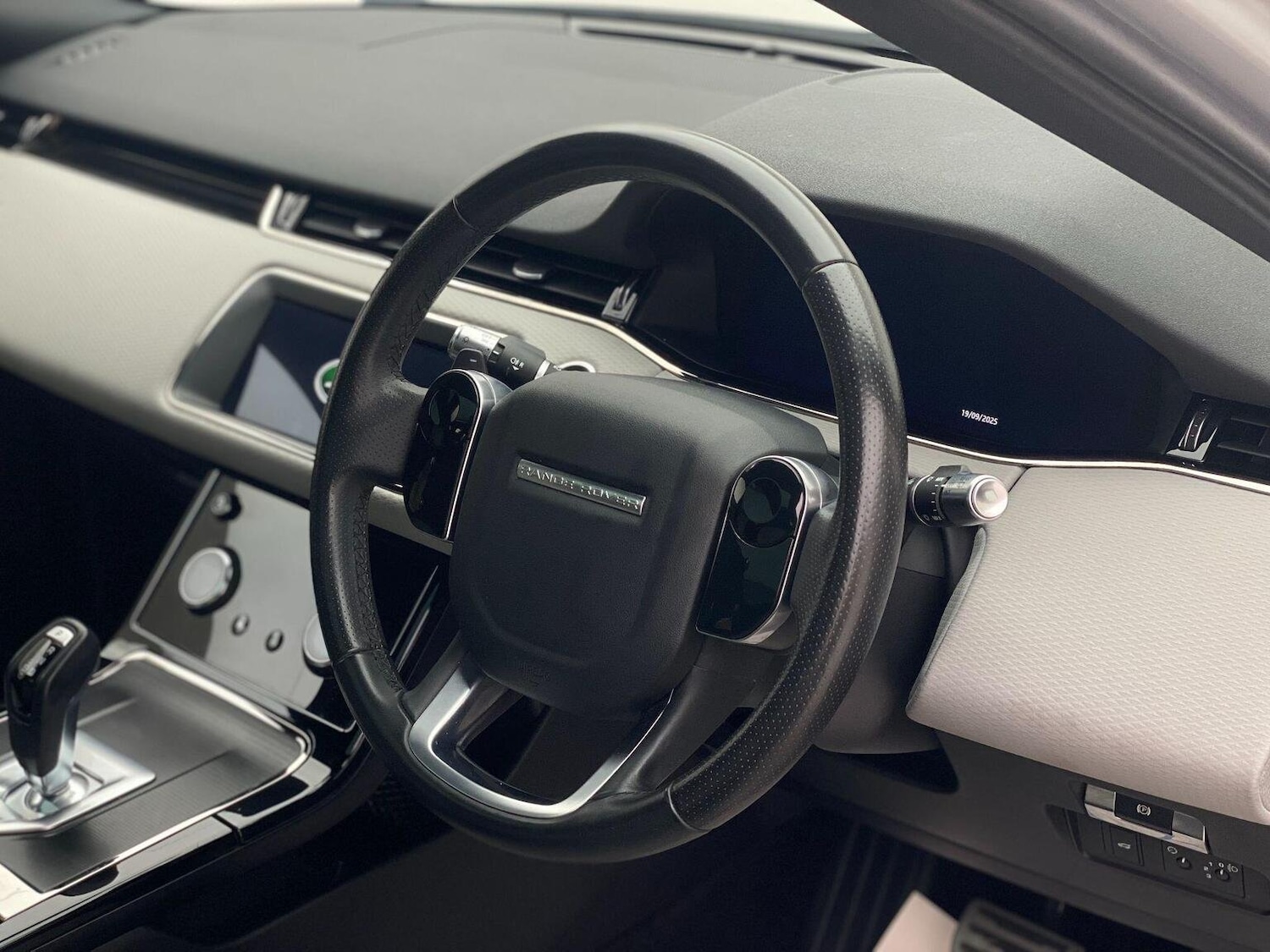 Used Land Rover Range Rover Evoque 2019 for sale - 76744187: Photo 2