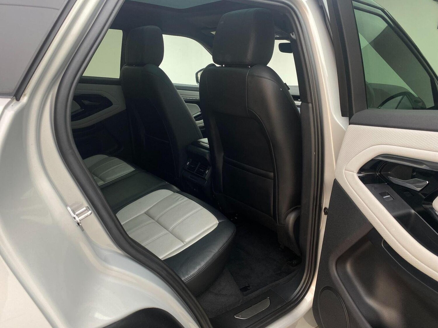 Used Land Rover Range Rover Evoque 2019 for sale - 76744187: Photo 32