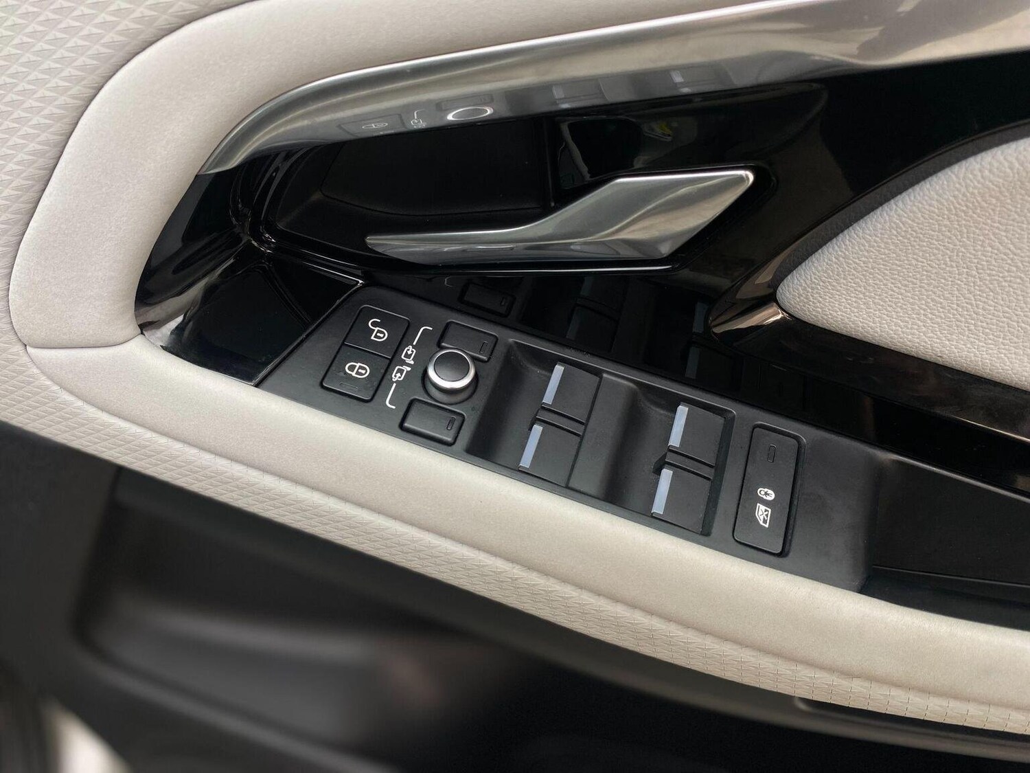 Used Land Rover Range Rover Evoque 2019 for sale - 76744187: Photo 40