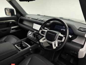 Used Land Rover Defender 2020 for sale - 77483649: Photo