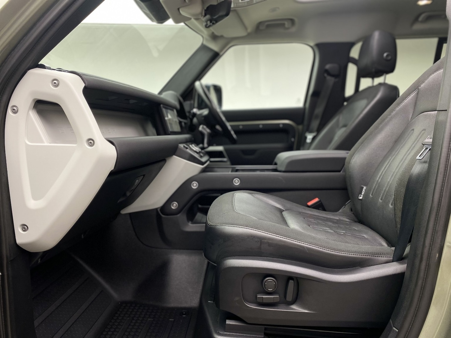 Used Land Rover Defender 2020 for sale - 77483649: Photo 47