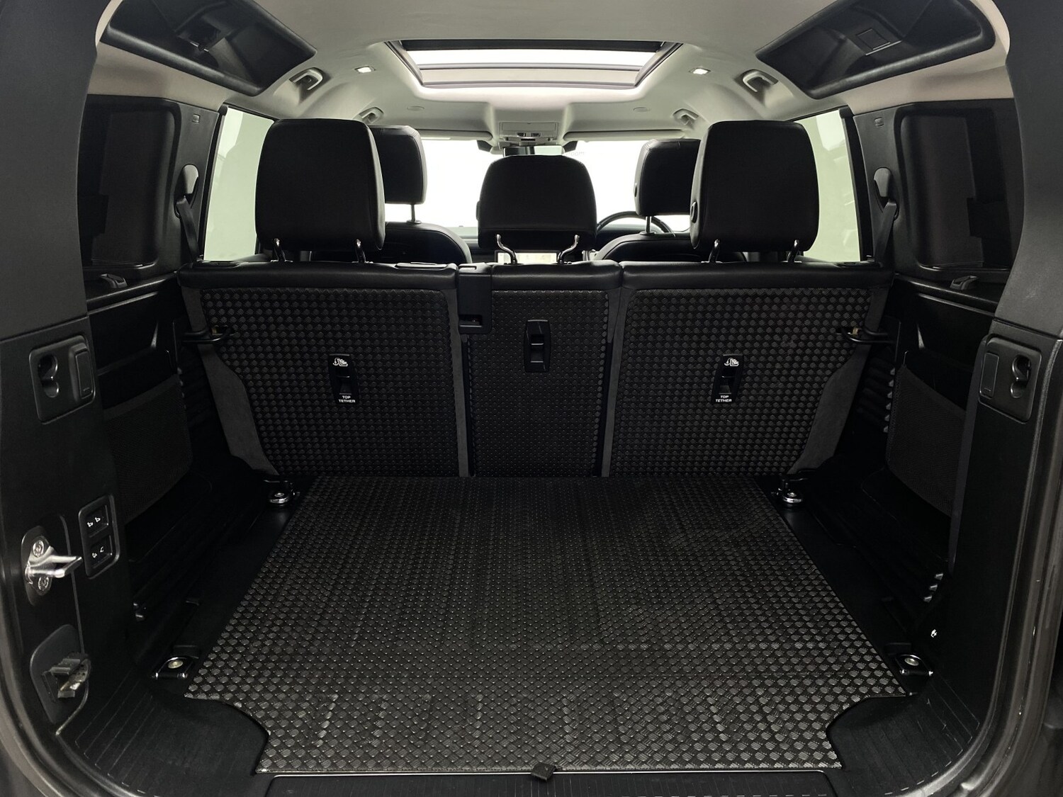 Used Land Rover Defender 2020 for sale - 77483649: Photo 51