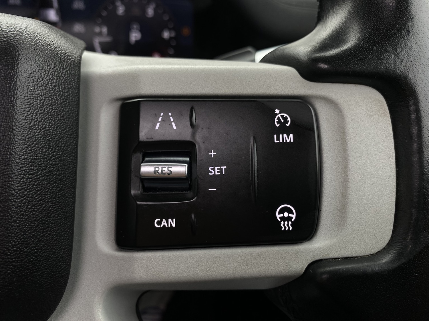 Used Land Rover Defender 2020 for sale - 77483649: Photo 64