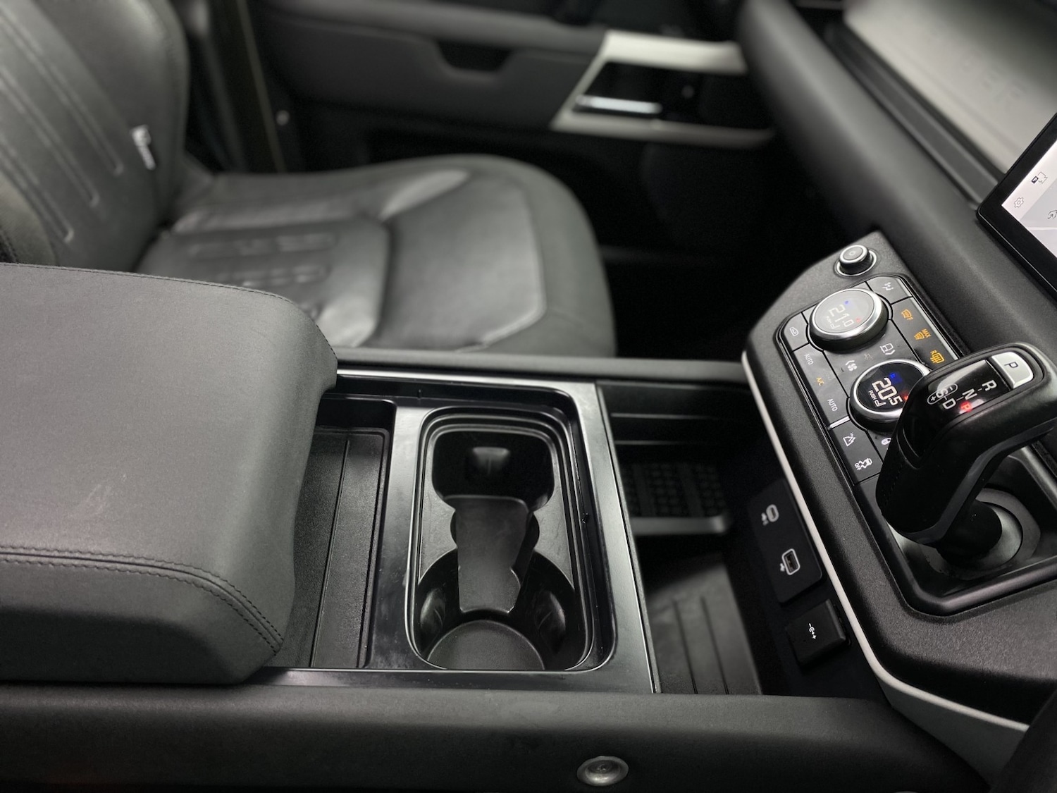 Used Land Rover Defender 2020 for sale - 77483649: Photo 69