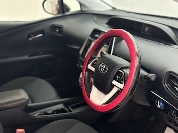 Used Toyota Prius 2022 for sale - 76744234: Photo