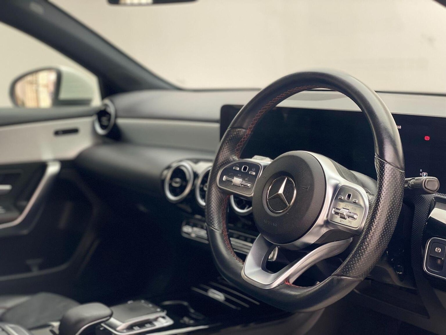 Used Mercedes-Benz A-Class 2018 for sale - 76744212: Photo 2