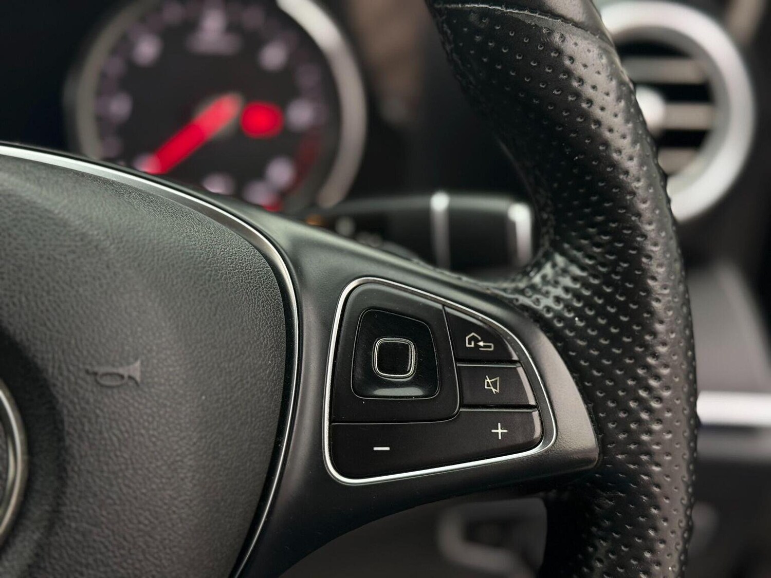 Used Mercedes-Benz E Class 2017 for sale - 76744197: Photo 32