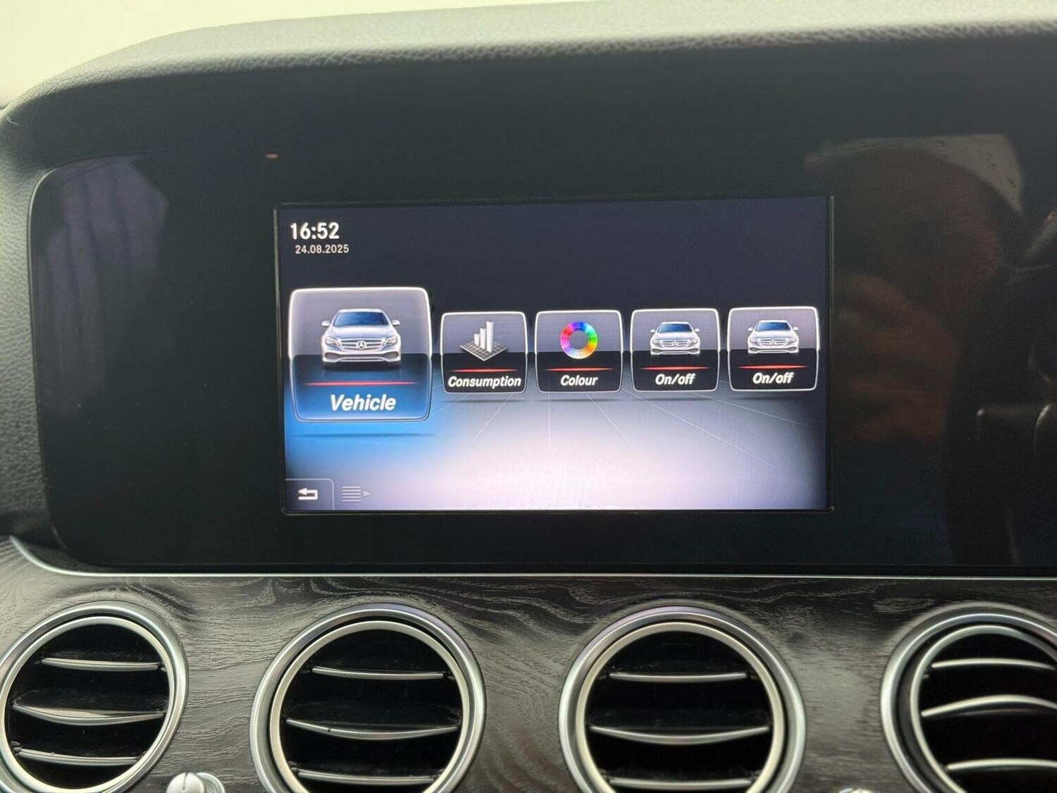 Used Mercedes-Benz E Class 2017 for sale - 76744197: Photo 39