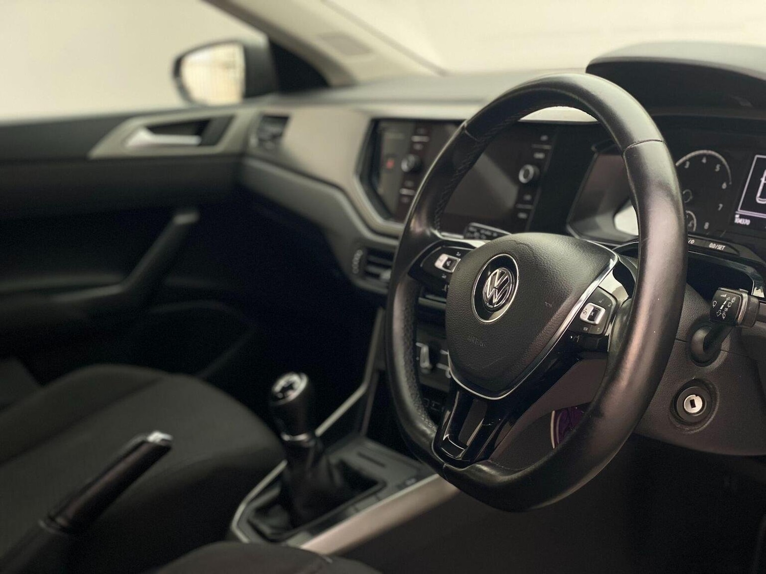 Used Volkswagen Polo 2018 for sale - 76744192: Photo 2