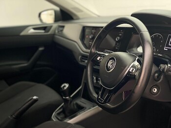 Used Volkswagen Polo 2018 for sale - 76744192: Photo