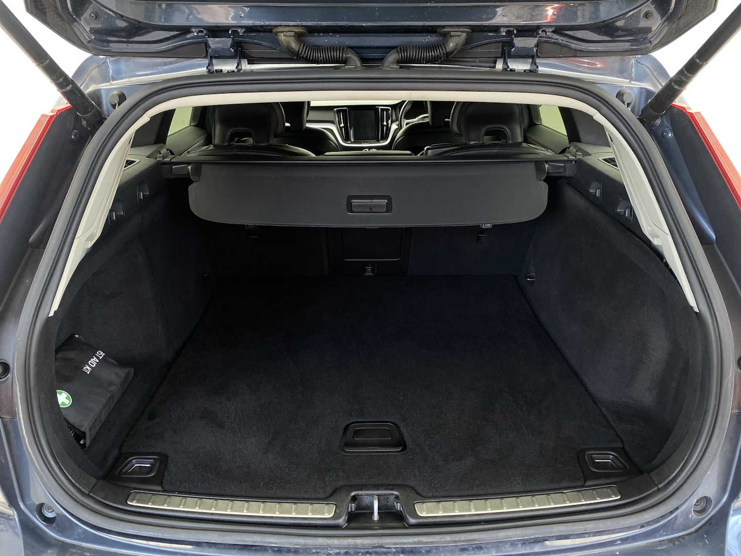 Used Volvo V60 2018 for sale - 76769816: Photo 43